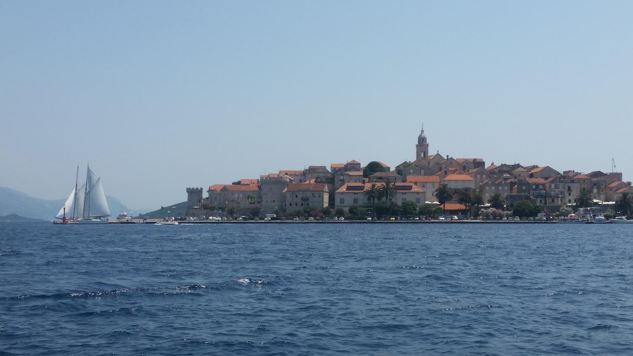 Villa Jade Apartments Front Row Sea View - Walk To Korcula Old Town Medvinjak Eksteriør billede