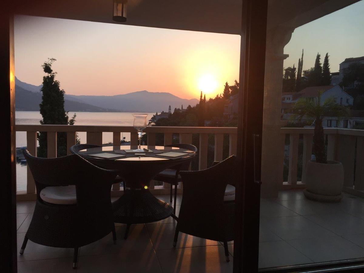 Villa Jade Apartments Front Row Sea View - Walk To Korcula Old Town Medvinjak Eksteriør billede
