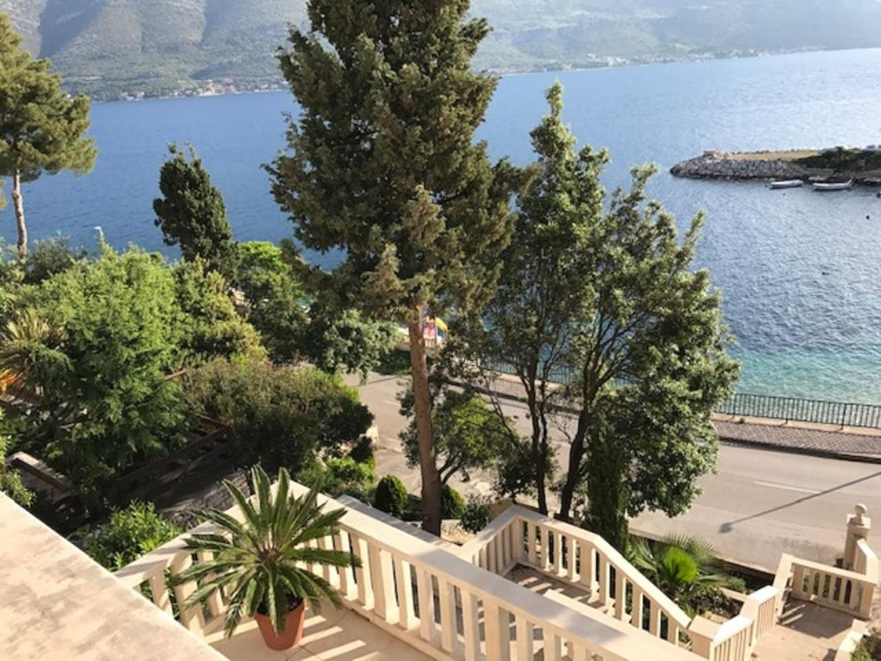 Villa Jade Apartments Front Row Sea View - Walk To Korcula Old Town Medvinjak Eksteriør billede